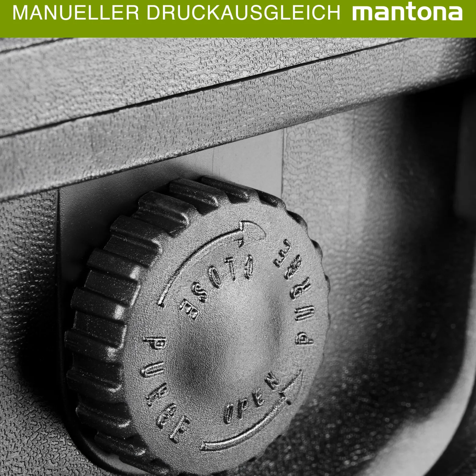 Mantona Outdoor Schutzkoffer M, wasserdichter Fotokoffer 11 l , Kamerakoffer staubdicht & stoßfest, Transportkoffer mit Schaumstoffeinlagen, ideal für Kameras, Objektive & Zubehör