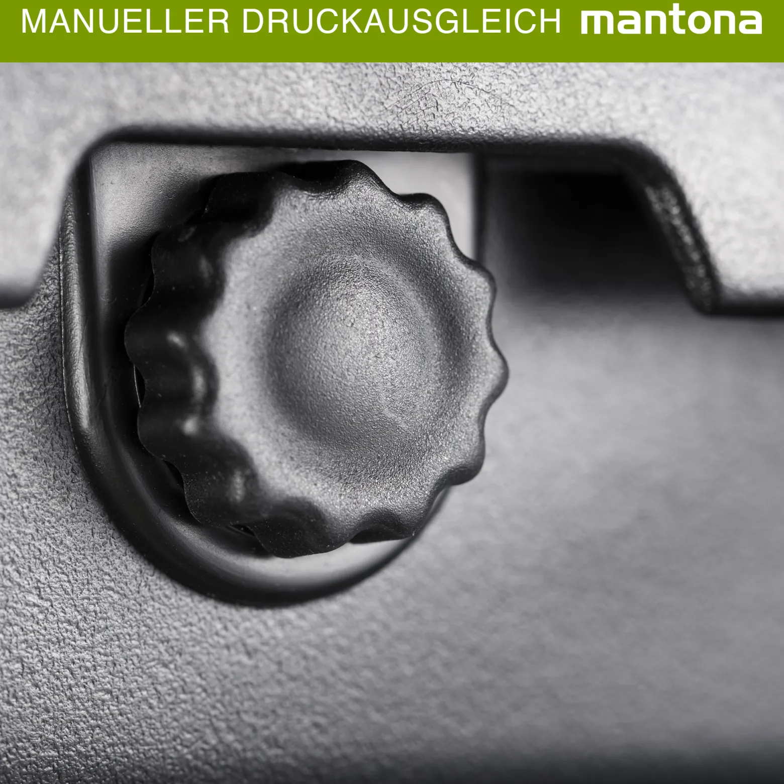 Mantona Outdoor Schutzkoffer XS, wasserdichter Fotokoffer, Kamerakoffer staubdicht & stoßfest, Transportkoffer mit Schaumstoffeinlagen, ideal für Kameras, Objektive & Zubehör