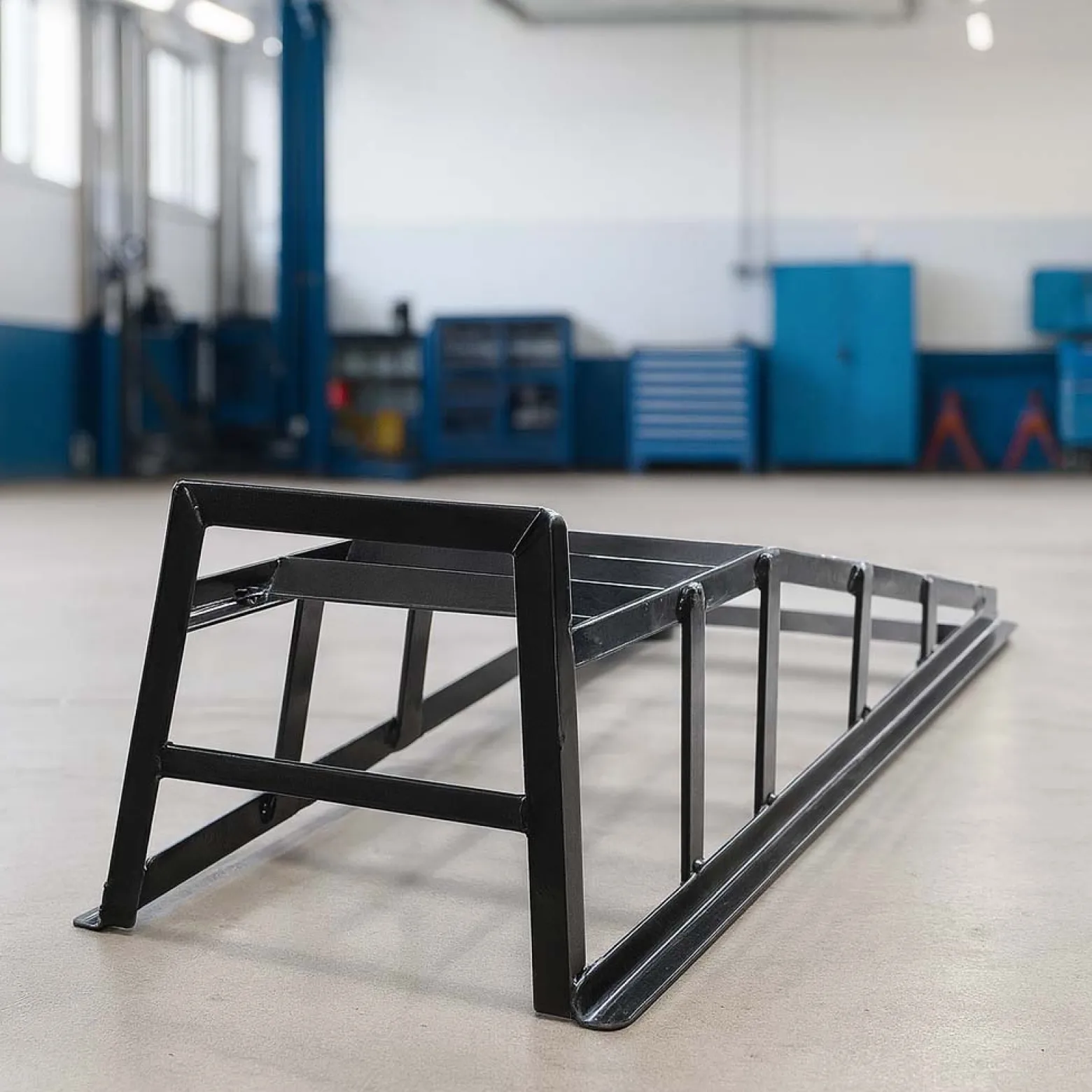 Wiltec Auffahrrampe 2er Set bis 2 t je Paar, 940 x 310 x 270 mm, Auffahrschiene für Fahrzeuge, Verladerampen aus Stahl