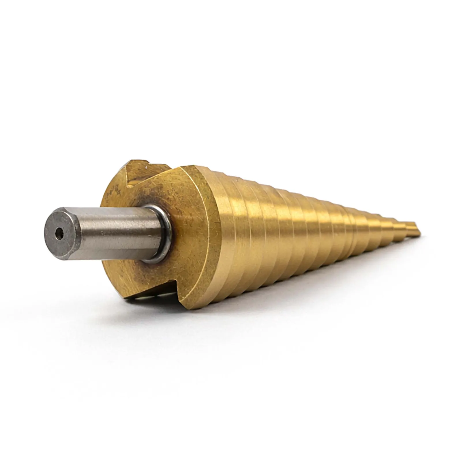 Wiltec HSS Stufenbohrer titanbeschichtet, 4-32 mm, Schaft Ø 10 mm, Kegelbohrer mit Titanbeschichtung, Schälbohrer für Holz, Metall und Kunststoff, Konusbohrer Senkbohrer