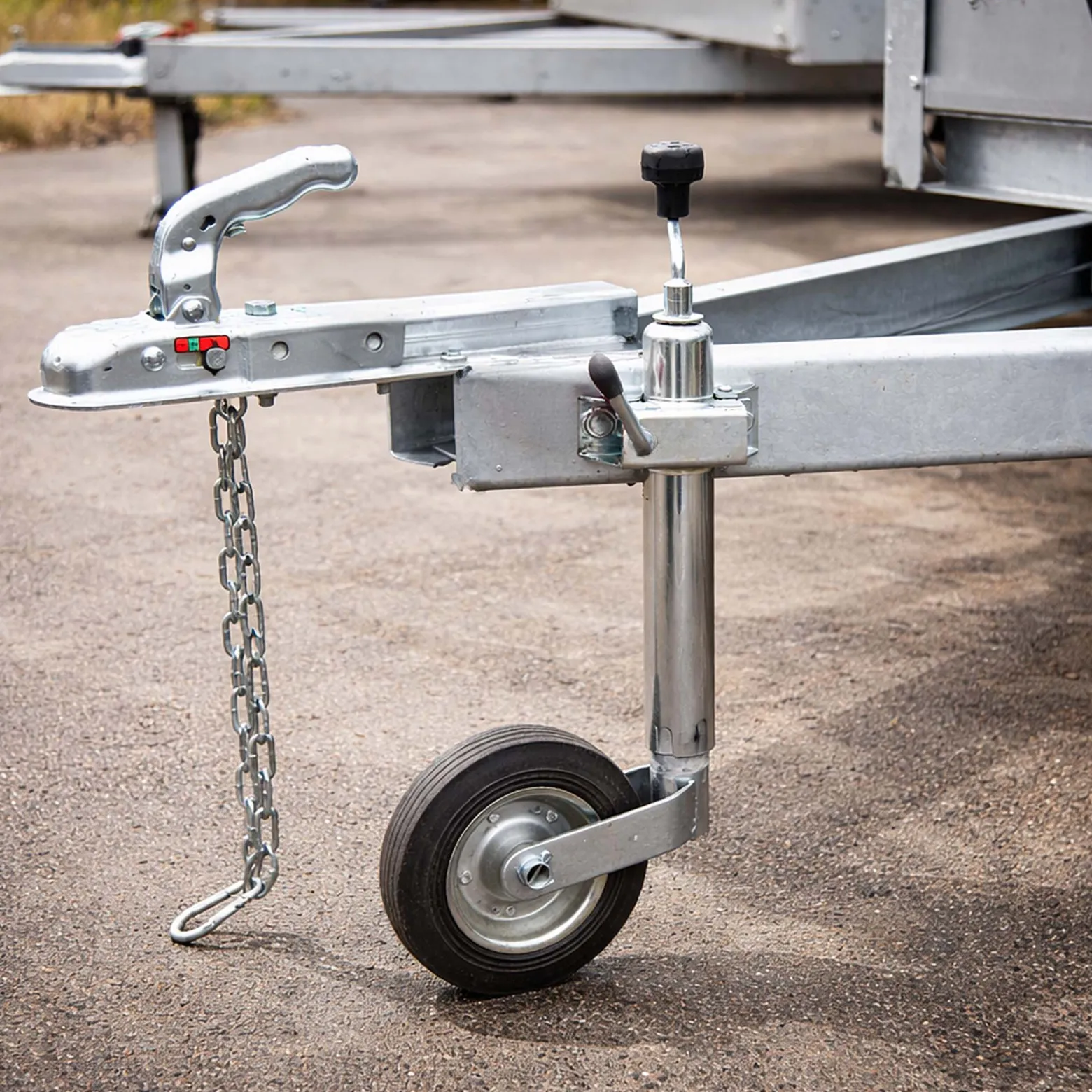 Wiltec Klemmhalter für Anhänger Stützrad bis ø48 mm, Klemmschelle mit Klappknebel Bügelklemme Klemmbügel