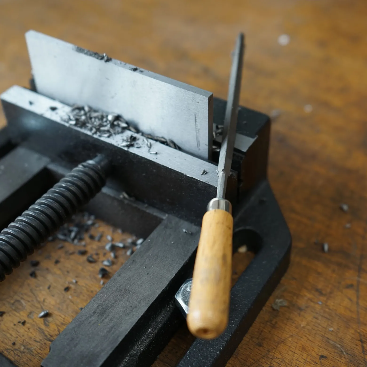 Wiltec Maschinenschraubstock 150 mm Backenbreite, Schraubstock für Werkstatt, Bohrmaschinenschraubstock als Spannwerkzeug