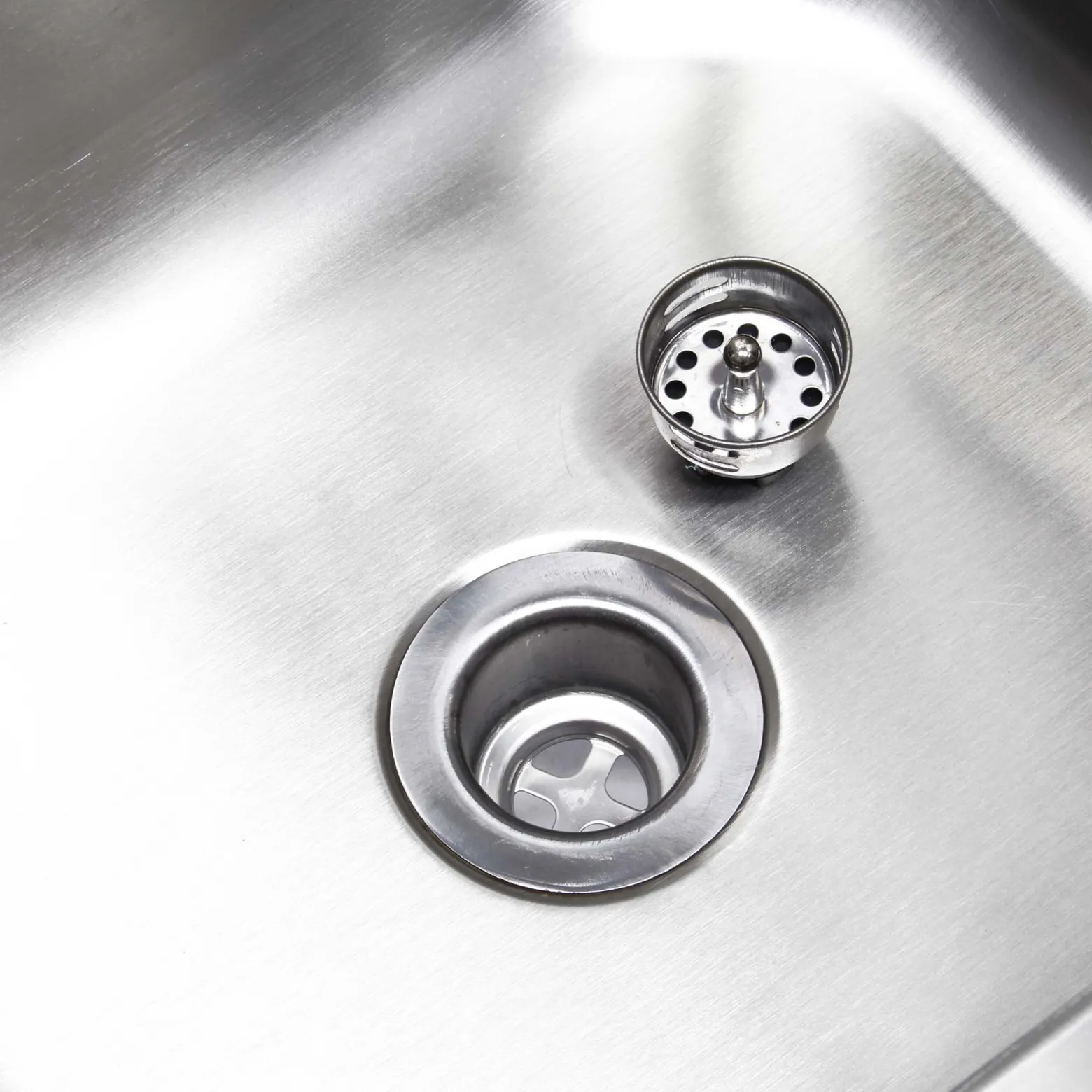 XPOtool Edelstahl Gastro Waschbecken mit quadratischem Innenbecken, 3-seitigem Spritzschutz zur Wandmontage für Gastronomie Küche Werkstatt
