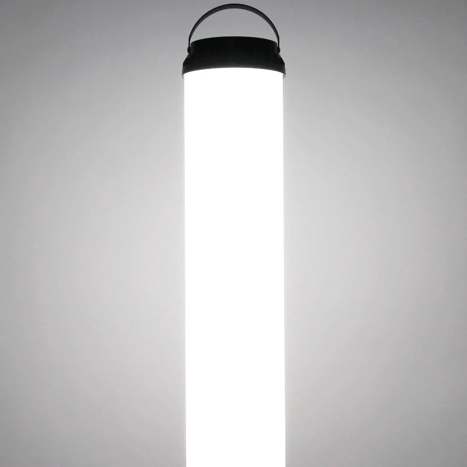 XPOtool LED Tower 100W 360° Ausleuchtung Baustrahler 10.000 Lumen Arbeitsstrahler mit Steckdose