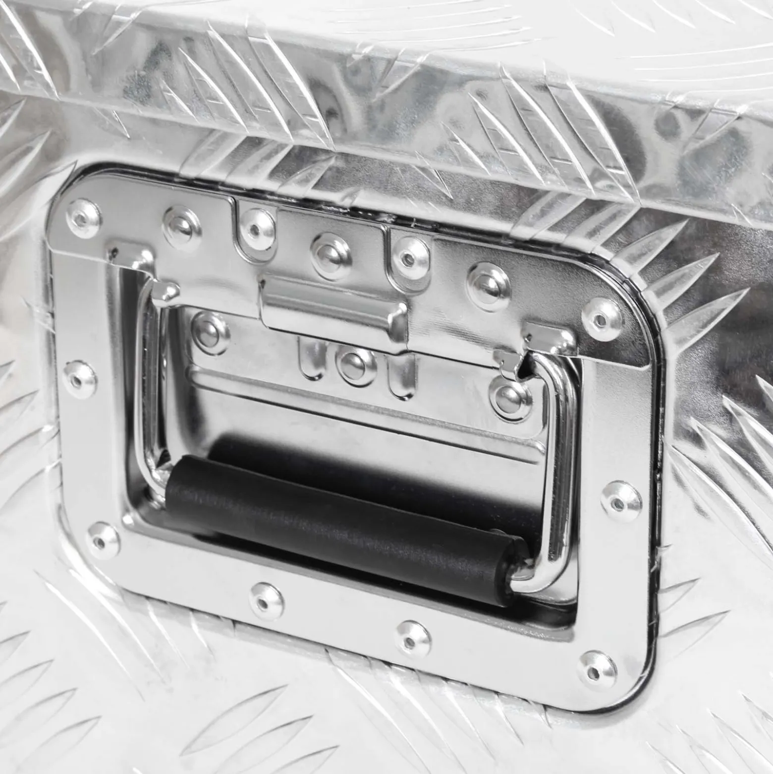 XPOtool Werkzeugbox Alu 50,8 x 30,5 x 24 cm, Silberfarbene Transportbox, Werkzeugkiste inkl. Schlüssel, Alubox mit Handgriffen, großzügige Deichselbox